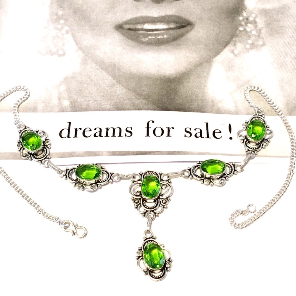 Peridot green crystal Victorian style necklace - Picture 2 of 7